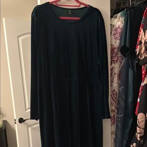 Elegant Emerald Velvet Dress